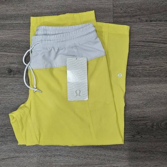 lululemon athletica Pants - NWT Lululemon Step Lively Crop Pant Yellow sz 6 Swift fabric